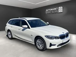 Weiß Gebraucht 2022 BMW 330e Advantage Kombi | 29.950 € (Superpreis)