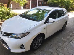Weiß Gebraucht 2014 Toyota Auris Touring Sports Kombi | 9.600 € (Guter Preis)
