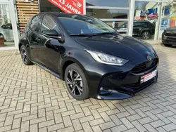 Mysticschwarz mica Gebraucht 2024 Toyota Yaris Hybrid Comfort Limousine | 23.500 € (Fairer Preis)