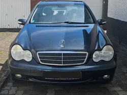 Blau Gebraucht 2002 Mercedes C200 Limousine | 2.200 € (Fairer Preis)
