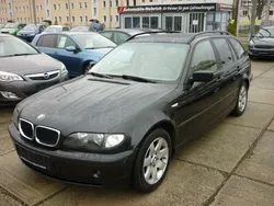 Black sapphire metallic Gebraucht 2002 BMW 318 Lifestyle Kombi | 1.900 € (Fairer Preis)
