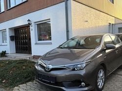 Grau Gebraucht 2017 Toyota Auris Hybrid Limousine | 15.800 € (Fairer Preis)