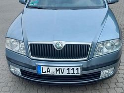 Grau Gebraucht 2006 Skoda Octavia Ambiente Kombi | 2.200 € (Fairer Preis)