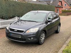 Grau Gebraucht 2008 Ford Focus Kleinwagen | 1.950 € (Fairer Preis)