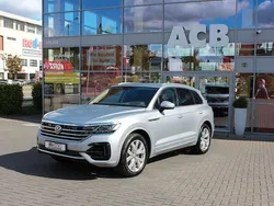 Florettsilber (metallic) Gebraucht 2018 VW Touareg R-line SUV | 37.900 € (Guter Preis)