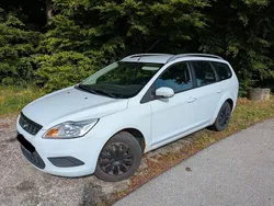 Weiß Gebraucht 2010 Ford Focus Limousine | 1.500 € (Superpreis)