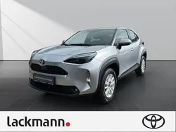 Shimmering silver metallic Gebraucht 2022 Toyota Yaris Hybrid Comfort | 22.490 € (Guter Preis)