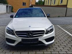 Weiß Gebraucht 2017 Mercedes C300 AMG line Limousine | 32.500 €
