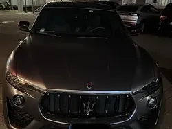 Grau Gebraucht 2021 Maserati Levante SUV | 63.800 € (Teuer)