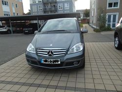 Grau Gebraucht 2011 Mercedes A180 Avantgarde Van / Kleinbus | 5.500 € (Fairer Preis)