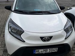 Weiß Gebraucht 2022 Toyota Aygo X-play Kleinwagen | 10.400 €