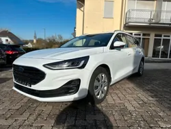 Weiß Gebraucht 2023 Ford Focus Titanium Limousine | 16.899 € (Fairer Preis)