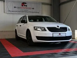 Weiß Gebraucht 2016 Skoda Octavia Active Kombi | 8.490 € (Fairer Preis)