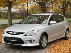 Silber Gebraucht 2011 Hyundai i30 Limousine | 4.950 € (Etwas zu teuer)