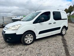 Weiß Gebraucht 2010 Citroën Berlingo Van / Kleinbus | 1.800 €