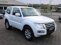 Weiß Gebraucht 2016 Mitsubishi Pajero SUV | 34.499 € (Fairer Preis)