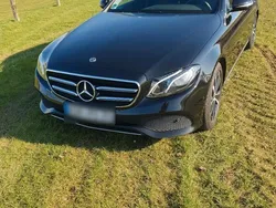 Schwarz Gebraucht 2019 Mercedes E220 Kombi | 23.700 €