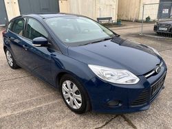 Blau Gebraucht 2014 Ford Focus Ambiente Limousine | 4.999 € (Fairer Preis)