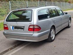 Silber Gebraucht 1999 Mercedes E220 Kombi | 2.500 € (Superpreis)
