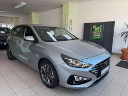 Shimmering silver Gebraucht 2023 Hyundai i30 Trend Limousine | 17.790 € (Fairer Preis)