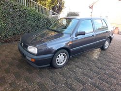 Blau Gebraucht 1994 VW Golf Limousine | 2.200 €