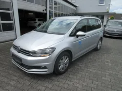 Reflexsilber metallic Gebraucht 2020 VW Touran Comfortline Van / Kleinbus | 13.488 € (Guter Preis)
