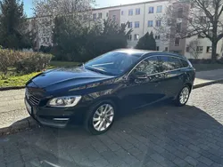 Schwarz Gebraucht 2014 Volvo V60 Momentum Kombi | 12.000 € (Fairer Preis)