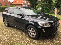 Schwarz Gebraucht 2015 Volvo XC60 Momentum SUV | 12.900 € (Fairer Preis)
