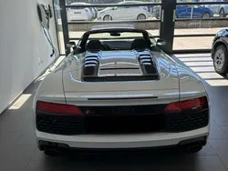 Weiß Gebraucht 2022 Audi R8 Spyder Sport Cabrio | 120.900 €