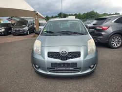 Silber Gebraucht 2006 Toyota Yaris Limousine | 3.890 € (Etwas zu teuer)