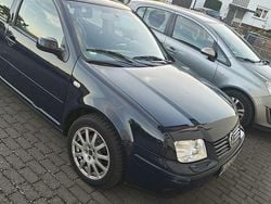 Blau Gebraucht 2000 VW Bora Limousine | 2.450 € (Etwas zu teuer)
