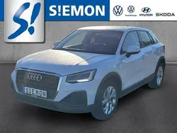 Weiss Gebraucht 2023 Audi Q2 SUV | 22.990 € (Fairer Preis)