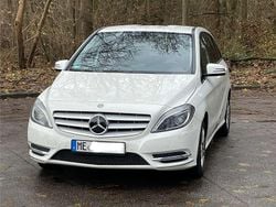 Weiß Gebraucht 2013 Mercedes B180 Van / Kleinbus | 8.300 € (Fairer Preis)