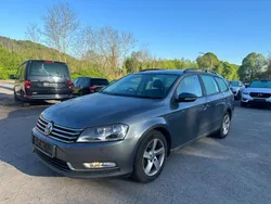 Grau Gebraucht 2014 VW Passat Trendline Kombi | 4.990 €