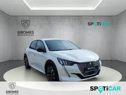 Blanc nacre (metallic) Gebraucht 2021 Peugeot e-208 GT Kleinwagen | 17.990 € (Fairer Preis)