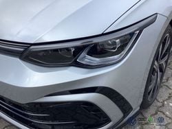 Silber / reflexsilber (metallic) Gebraucht 2024 VW Golf VIII R-line Kombi | 36.490 € (Fairer Preis)