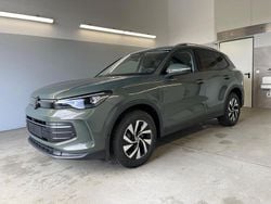 [d4d4] cipressinogrün metallic Neu 2025 VW Tiguan Life SUV | 46.990 €