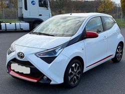 Weiß Gebraucht 2019 Toyota Aygo X-play Kleinwagen | 8.599 € (Fairer Preis)