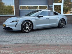 Grau Gebraucht 2022 Porsche Taycan Performance Package Limousine | 56.950 €