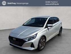 Sleek silver metallic Gebraucht 2023 Hyundai i20 Trend Kleinwagen | 15.950 € (Guter Preis)