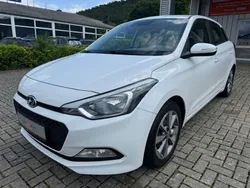 Weiß Gebraucht 2015 Hyundai i20 Trend Limousine | 7.800 € (Fairer Preis)