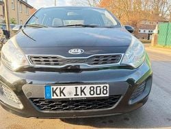 Schwarz Gebraucht 2013 Kia Rio Edition 7 Limousine | 6.900 € (Fairer Preis)