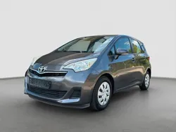 Grau Gebraucht 2011 Toyota Verso-S Cool Van / Kleinbus | 2.900 € (Etwas zu teuer)