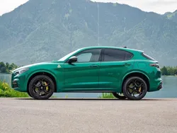 Grün Gebraucht 2024 Alfa Romeo Stelvio SUV | 149.000 €