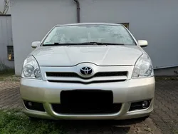 Silber Gebraucht 2005 Toyota Corolla Verso Edition Van / Kleinbus | 4.500 € (Etwas zu teuer)