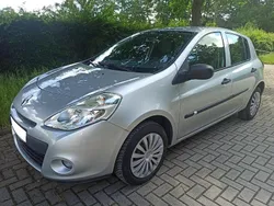 Silber Gebraucht 2009 Renault Clio II Expression Kleinwagen | 2.999 € (Fairer Preis)