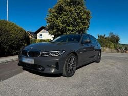 Grau Gebraucht 2020 BMW 330 Sport Line Kombi | 29.999 € (Guter Preis)