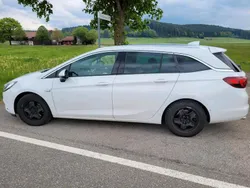 Weiß Gebraucht 2016 Opel Astra Kombi | 7.000 €