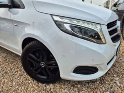 Weiß Gebraucht 2017 Mercedes V220 Avantgarde Van / Kleinbus | 43.900 € (Guter Preis)
