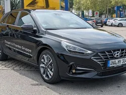 Abyss black / mic Gebraucht 2024 Hyundai i30 GO! Limousine | 23.990 € (Etwas zu teuer)